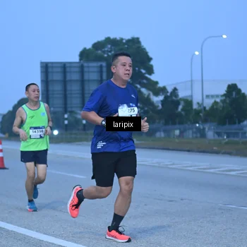 Runner Photo 7586645