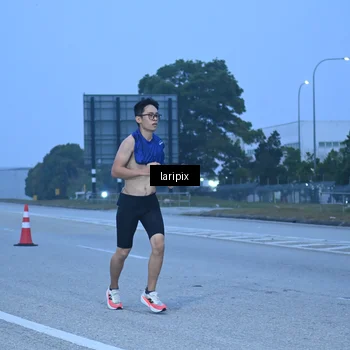 Runner Photo 7586658