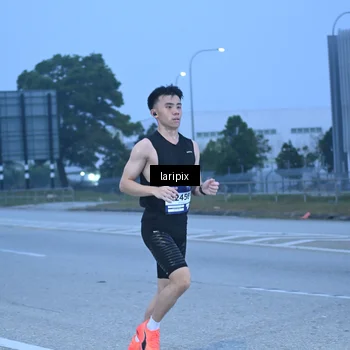 Runner Photo 7586718