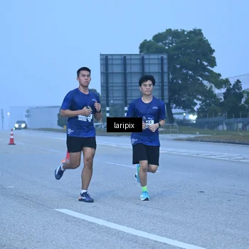 Runner Photo 7586789