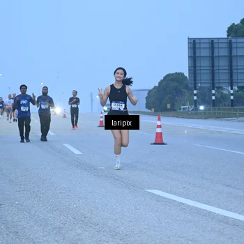 Runner Photo 7586807