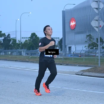 Runner Photo 7586840