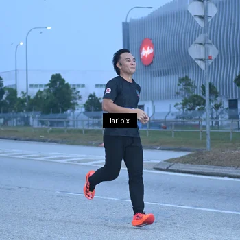Runner Photo 7586842