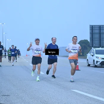 Runner Photo 7586849