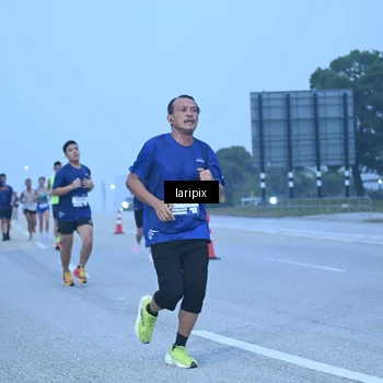 Runner Photo 7586913