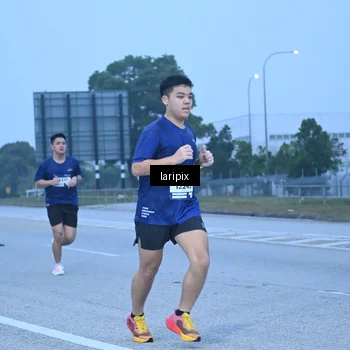 Runner Photo 7586923