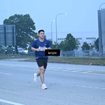 Runner Photo 7586933