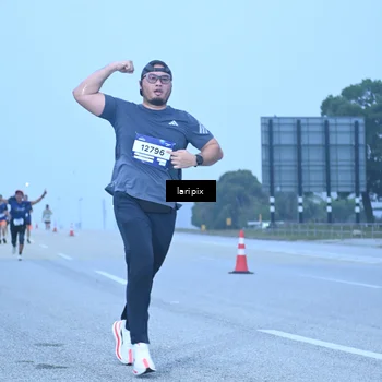 Runner Photo 7587097