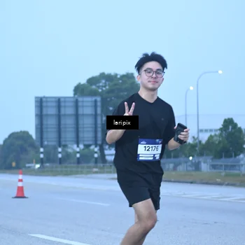 Runner Photo 7587100