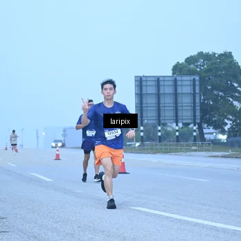 Runner Photo 7587128