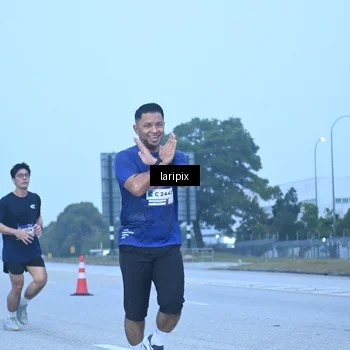 Runner Photo 7587140