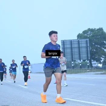 Runner Photo 7587196