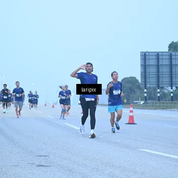 Runner Photo 7587212