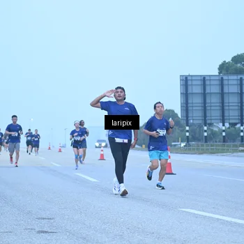 Runner Photo 7587215