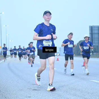 Runner Photo 7587315