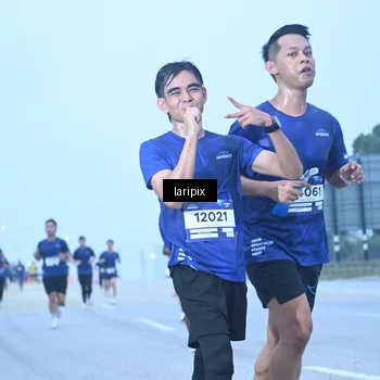 Runner Photo 7587343
