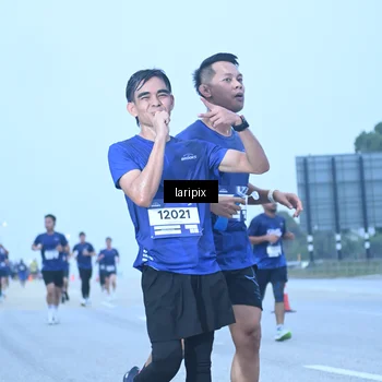 Runner Photo 7587345