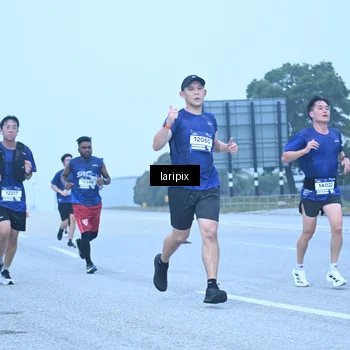 Runner Photo 7587378