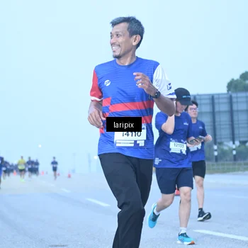Runner Photo 7587396