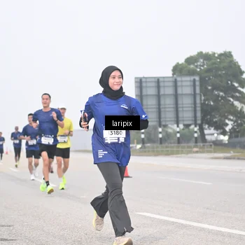 Runner Photo 7587407