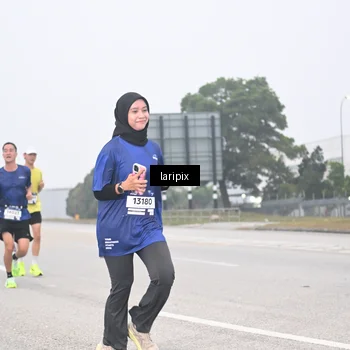 Runner Photo 7587411
