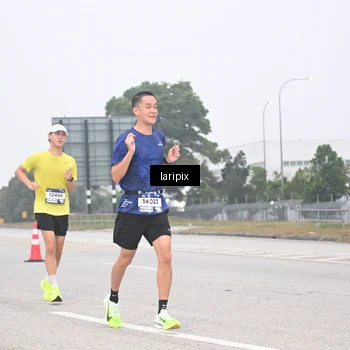 Runner Photo 7587413