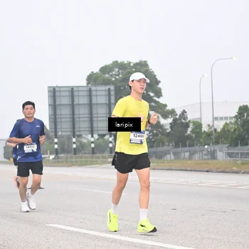 Runner Photo 7587418