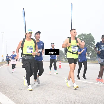 Runner Photo 7587465