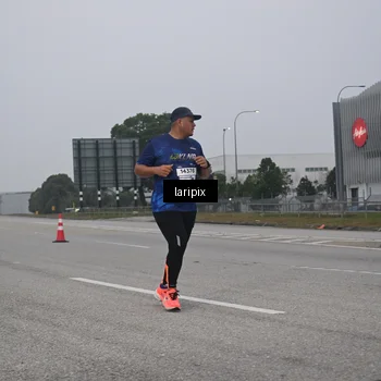 Runner Photo 7587468
