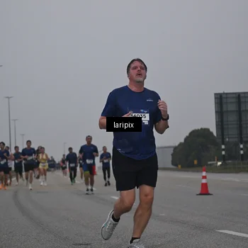 Runner Photo 7587478