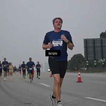 Runner Photo 7587480