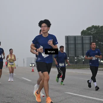 Runner Photo 7587502