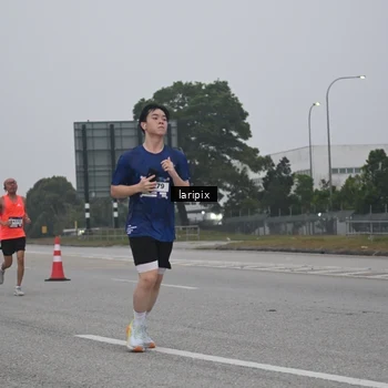 Runner Photo 7587569