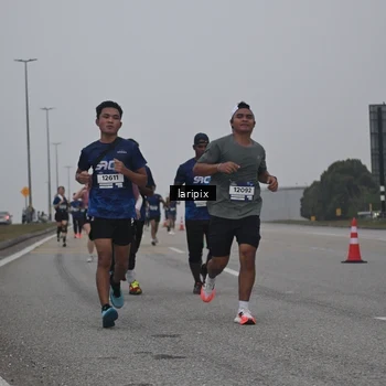 Runner Photo 7587585