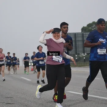 Runner Photo 7587593