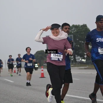 Runner Photo 7587597