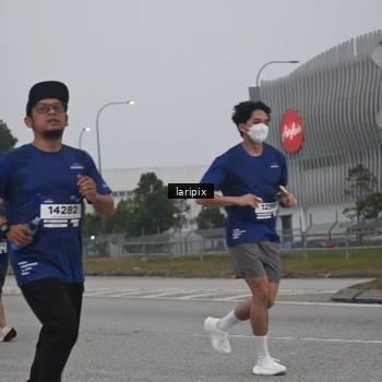 Runner Photo 7587645