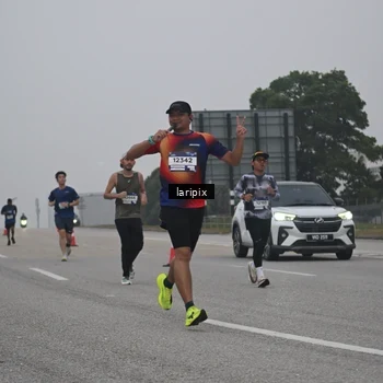 Runner Photo 7587657