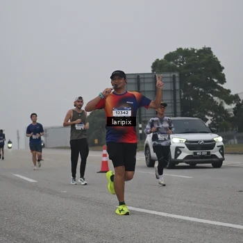 Runner Photo 7587659