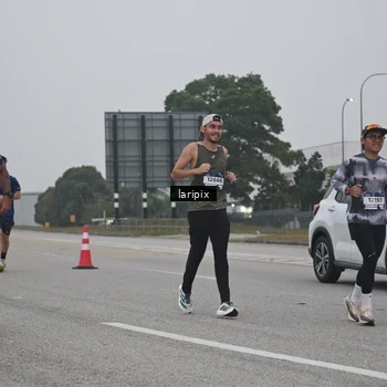 Runner Photo 7587674