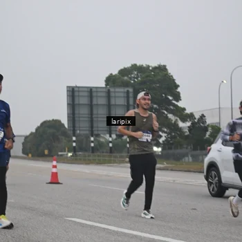Runner Photo 7587681