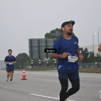 Runner Photo 7587683