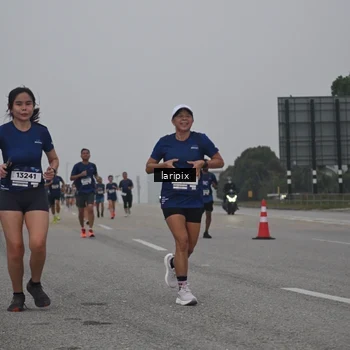 Runner Photo 7587687