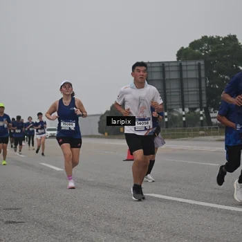 Runner Photo 7587765