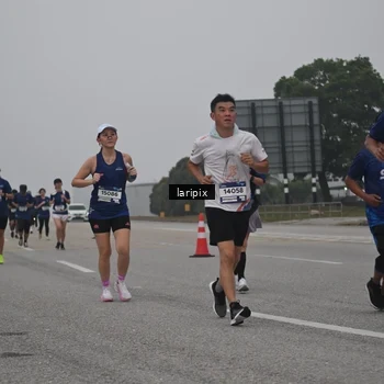 Runner Photo 7587773