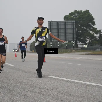 Runner Photo 7587872