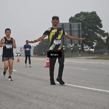 Runner Photo 7587873