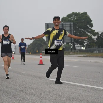 Runner Photo 7587876
