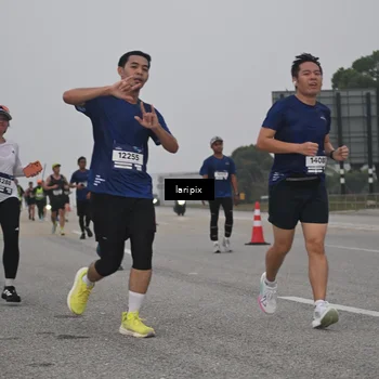 Runner Photo 7587889