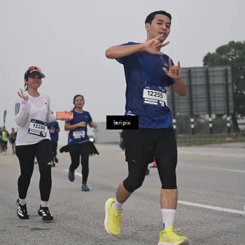 Runner Photo 7587890